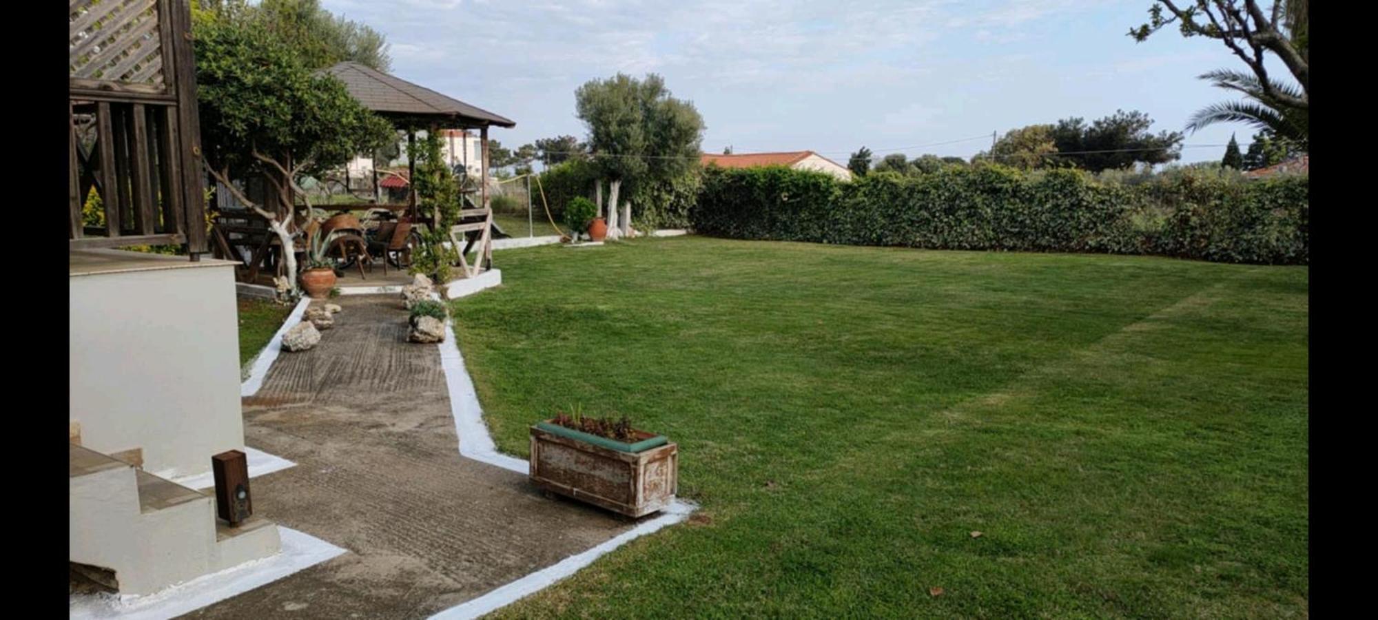 Esd House * Dikella